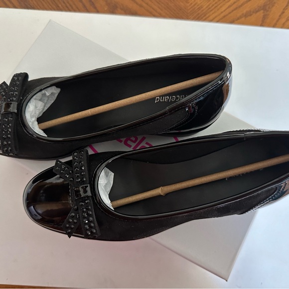 NEW - Graceland Black Low Wedge Shoes - Made in Germany - Size 7 - NIB - Picture 2 of 7